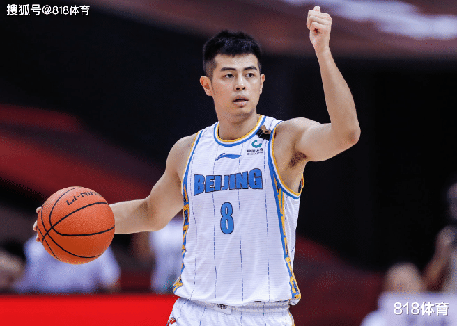 首钢半场落后上海21分,方硕回更衣室大发雷霆 怒踹水桶_戴昊_北京队