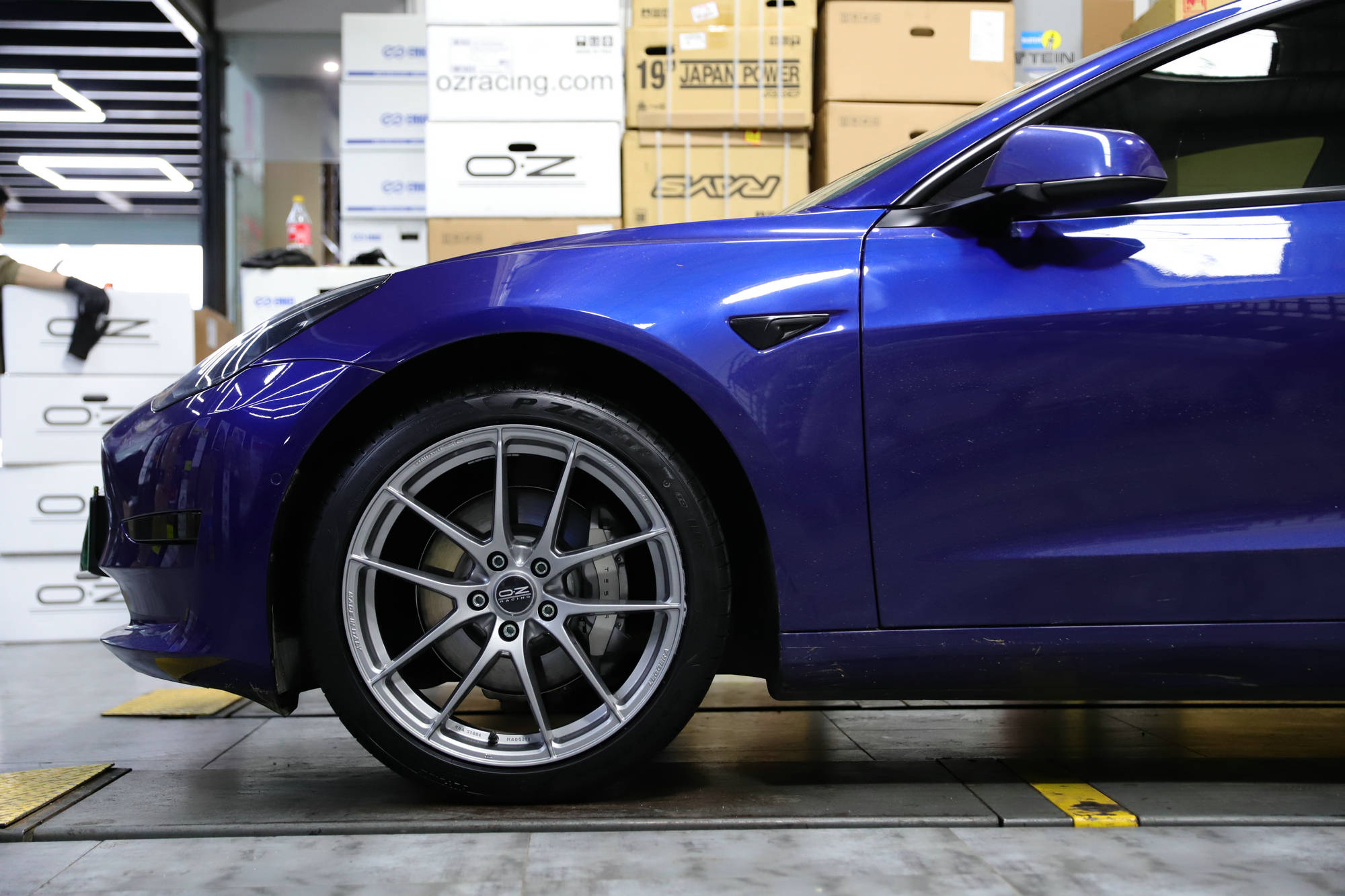 打造独特个性,特斯拉model3改装意大利oz轮毂之行_搜狐汽车_搜狐网