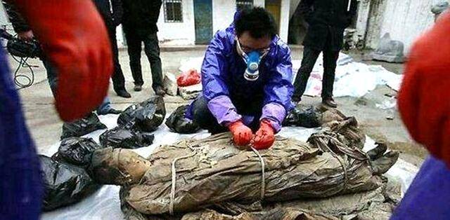 盗墓贼不识货一件裹尸布被随意丢弃专家鉴定出34亿惊人天价