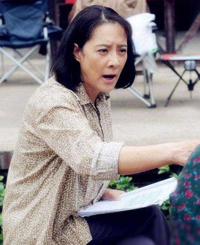 李萍,是娱乐圈里的一颗不可或缺的璀璨之星,她的故事不仅是一段娱乐史