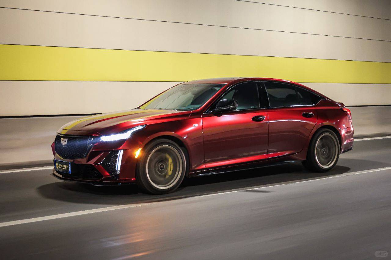 凯迪拉克ct5-lb液态金属龙血红改色膜,网红颜色了,质感满满