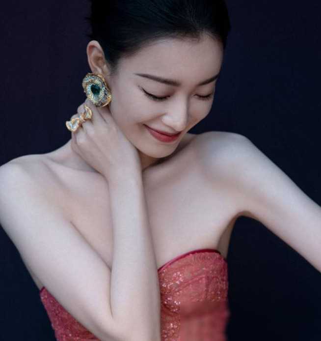 惊艳的腰臀线条倪妮的魅力所在