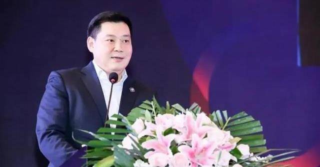 虽然这只是一个玩笑,但严杰和严浩的优秀教育和豪言豪语,真正诠释了"