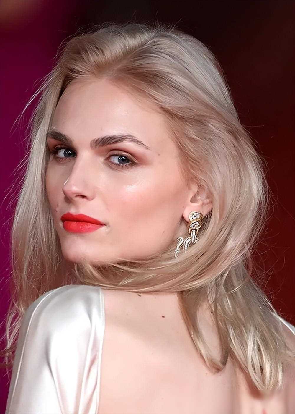 女性_pejic_andreja