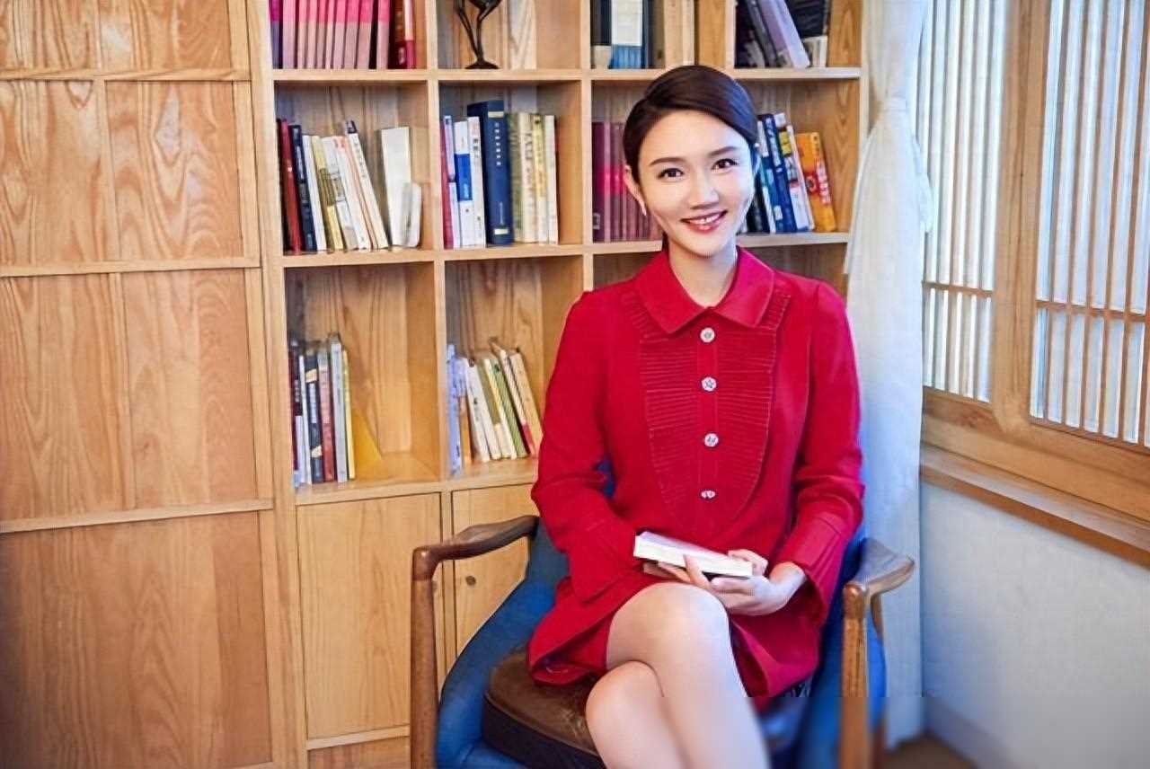 原创挤走董卿惹大祸龙洋究竟有何底牌稳坐央视一姐之位