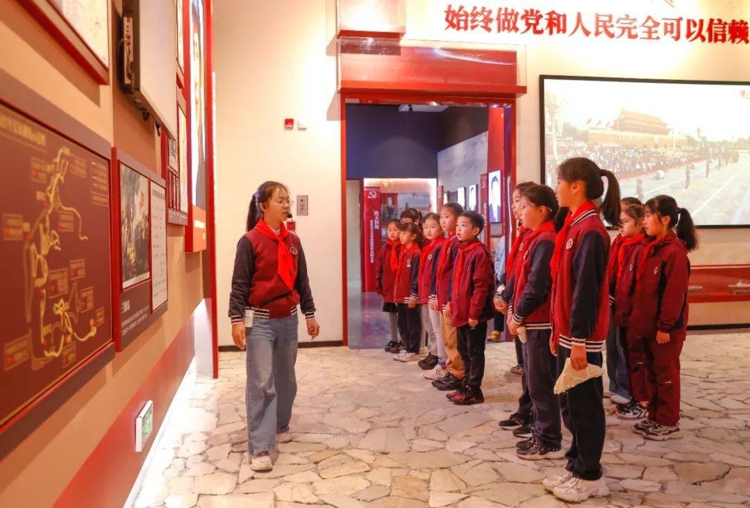 国防军事知识,松江这所学校的学生走进国防教育基地_国家_低年级_小学