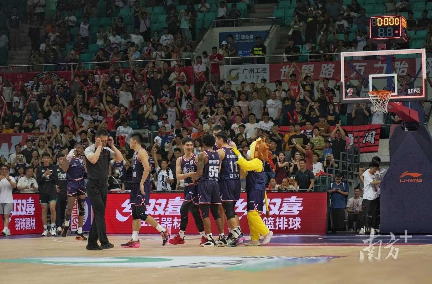 原创广州龙狮晋级八强创历史最佳郭士强回应球痴称号