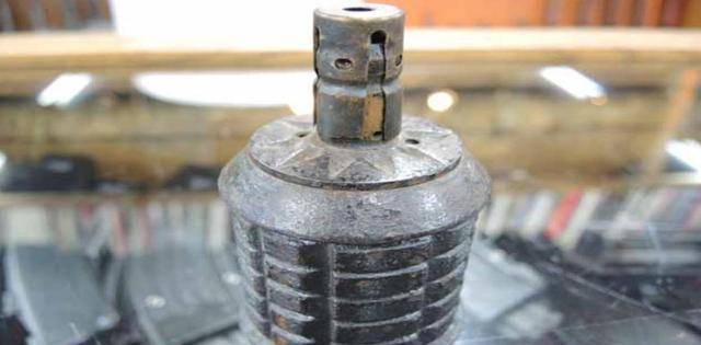 二战中的奇葩手榴弹,有的靠推有的靠磕,投掷者比敌人还要害怕_手雷