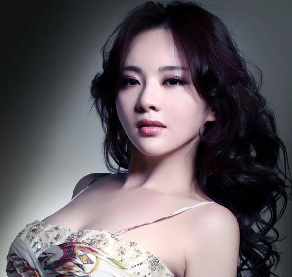 "熟男高手"孟茜,完美身材让人心猿意马,美好容颜让人心神荡漾