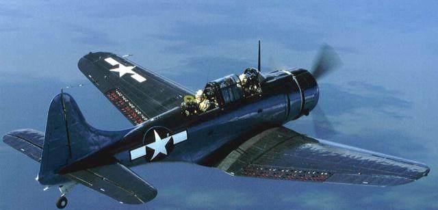 就是在二战初期,英国人大量生产,用于对地攻击和侦察的无畏式战斗机