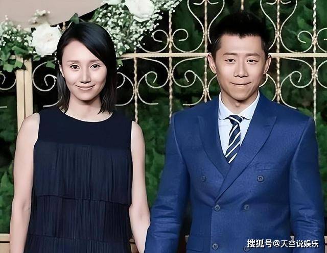 原创46岁演员袁泉素颜出镜接受央视采访网友学习婚后不吵架的招