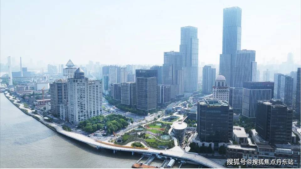 2022上海外滩爆炸图片