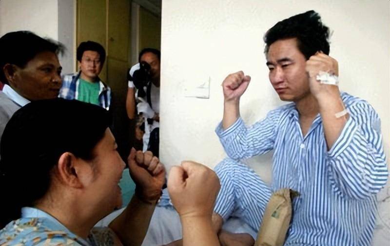 11年三个男孩高速路砸车砸中一女子抢救无效离世死者身份特殊