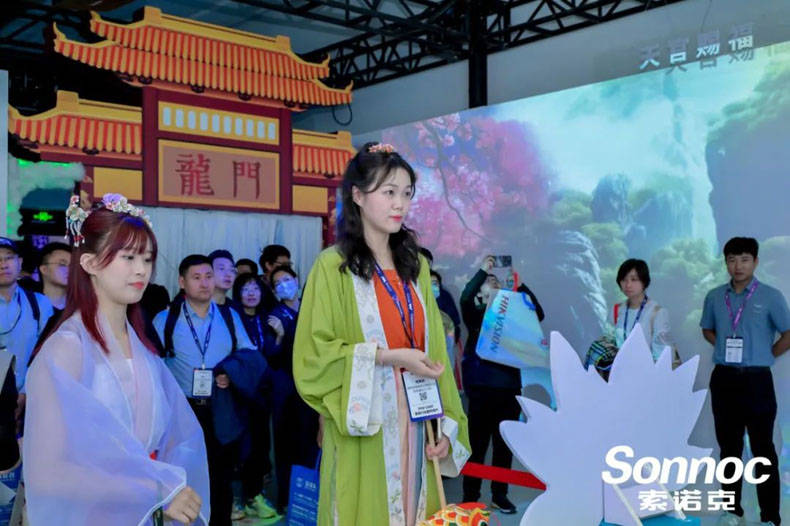 索诺克投影飞身化龙展成焦点infocomm现场沉浸式体验中华文化新魅力