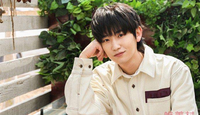 在郭丞个人资料看到,1994年11月18日出生于四川,四川传媒学院的毕业生