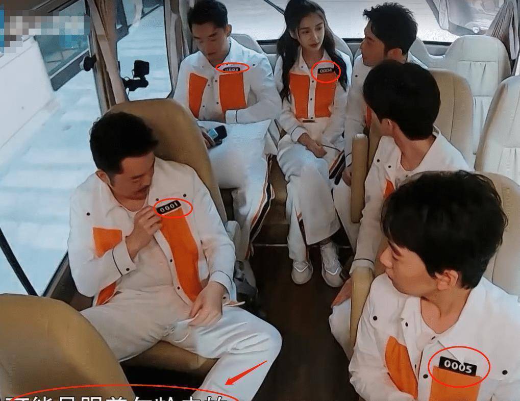 《跑男》热播,蔡徐坤舔链子引热议,我却关注他对baby的暖心照顾_杨颖