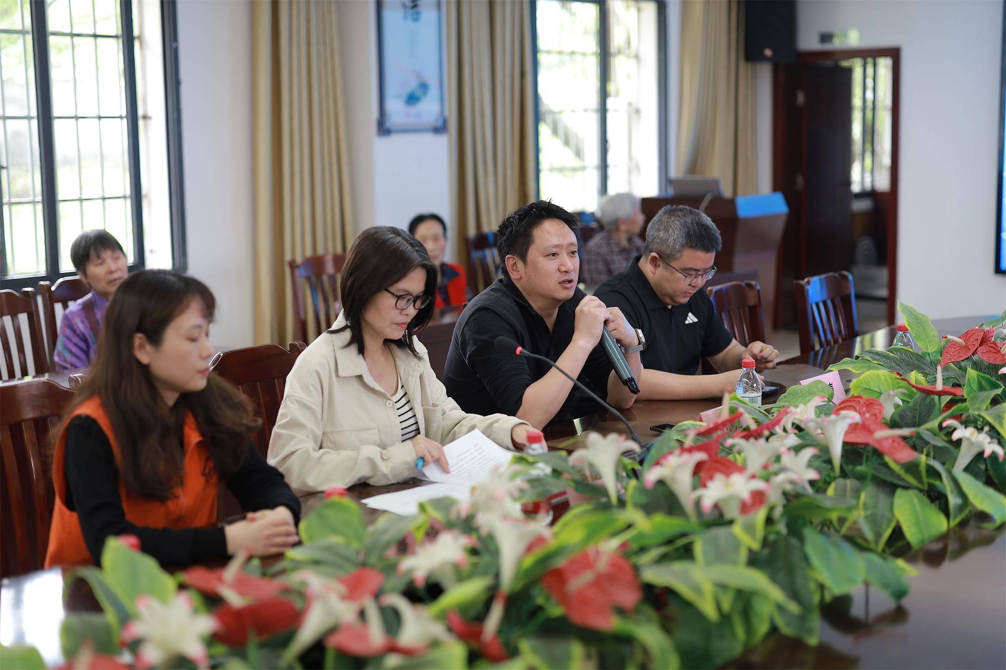 启动仪式现场万州区民政局机关党委专职副书记金小龙致辞:"感谢上海壹