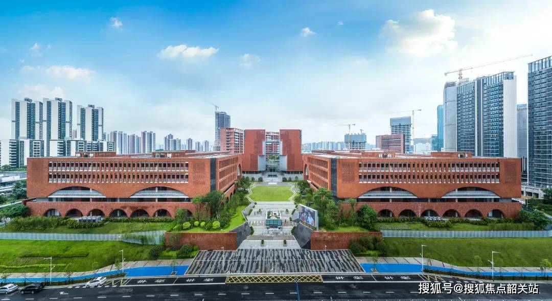 仅一路之隔,周边汇聚省公办华附知识城校区(建设中),中新合办国际化