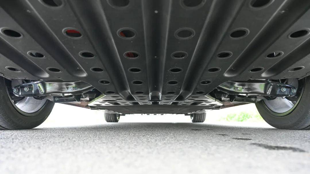 10万出头的纯电b级车,表现行吗?