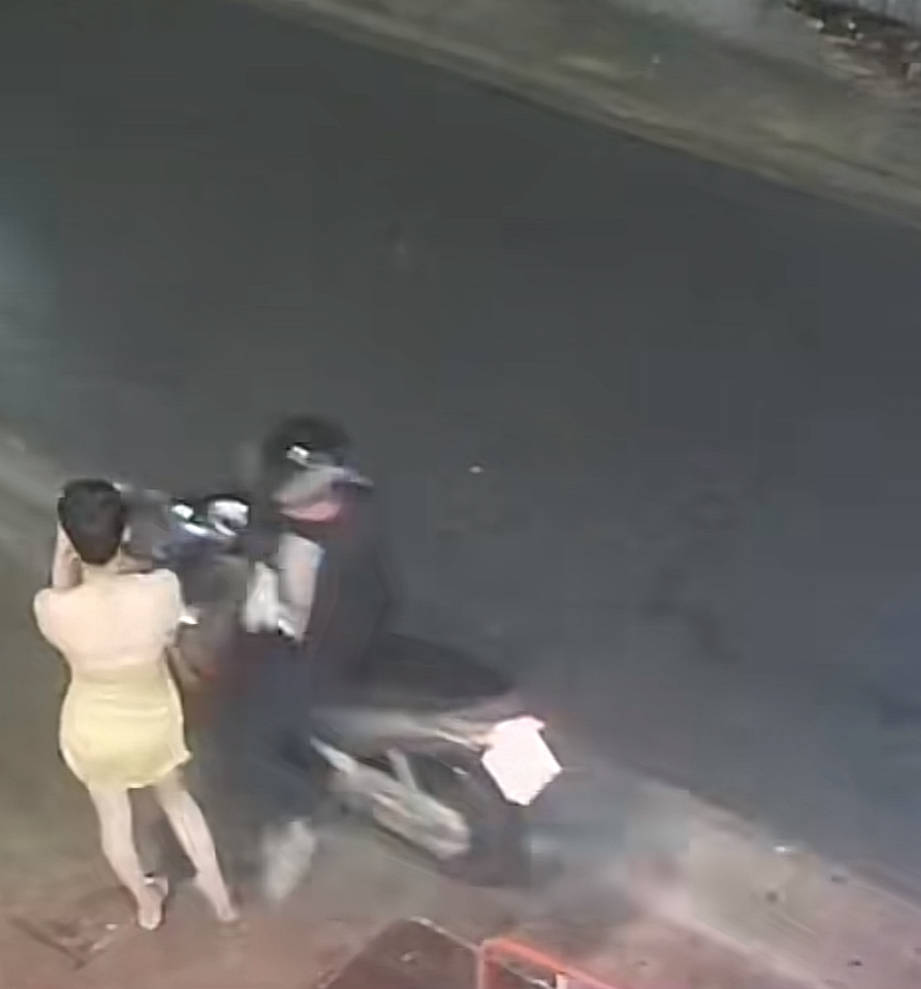 女子泰国旅游遇飞车贼抢劫，包和11万泰铢被抢，当事人：外出旅游穿朴素点