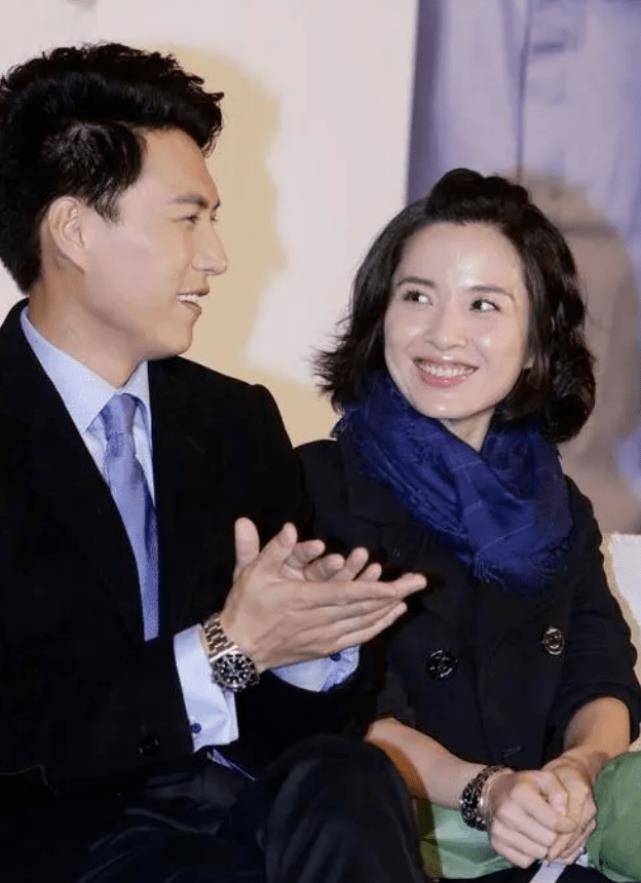 原创靳东的二婚老婆居然是熟悉的她穿一身黑气质绝佳靳东娶到宝了