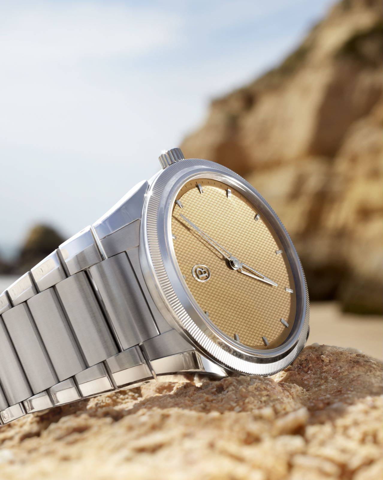 帕玛强尼全新tondapf微型摆陀腕表两针款诠释纯粹主义美学精髓