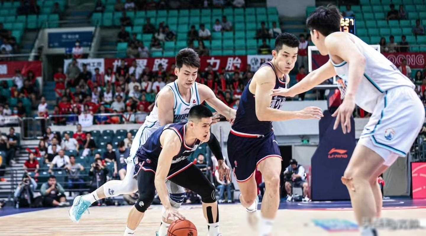 cba广州队横扫青岛晋级八强,老叔郭士强喜获荣誉