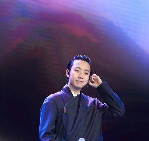 原创草根逆袭分手糟糠女友娶外国高官之女隐婚9年李玉刚现况如何