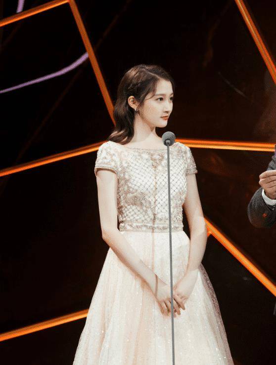 原创当年关晓彤拍摄的卫生棉策划未p图遭曝光原来鹿晗好这口