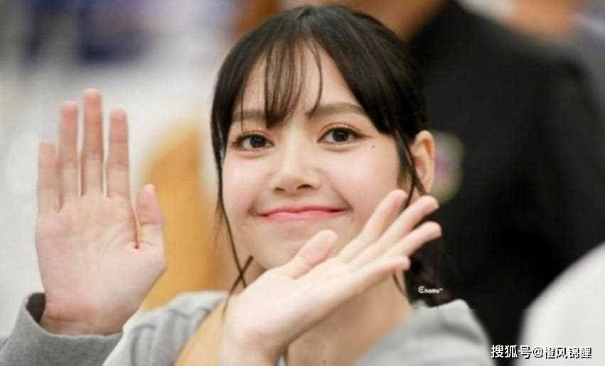 lisa现身机场大变样,令人惊艳的欧美市场闯入者