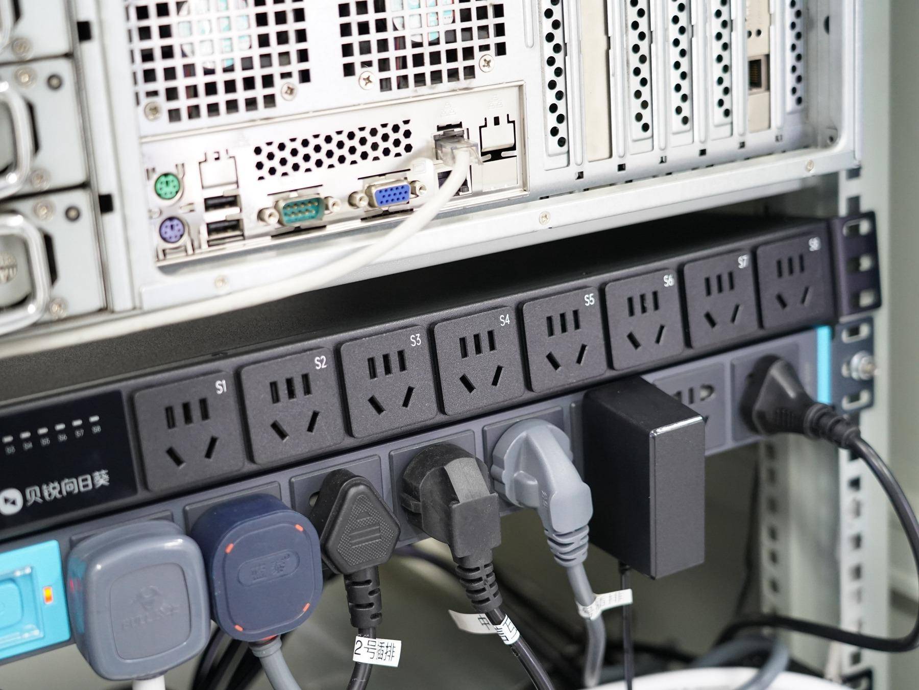 一键掌握全局，无忧远程管控—向日葵智能PDU P8，机房管理的之选