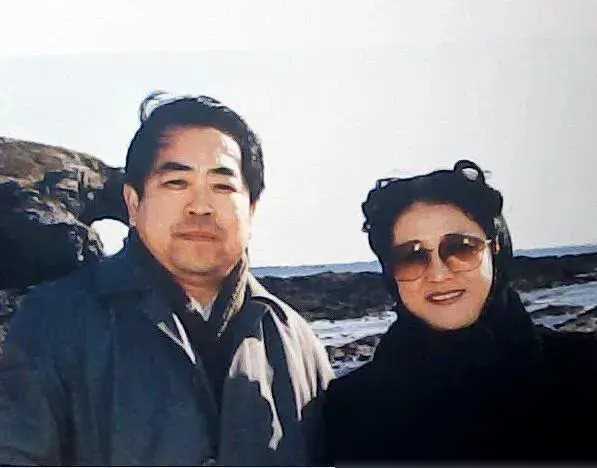 楠莉已婚三娃仍让范曾坠入爱河,再婚软饭硬吃引热议