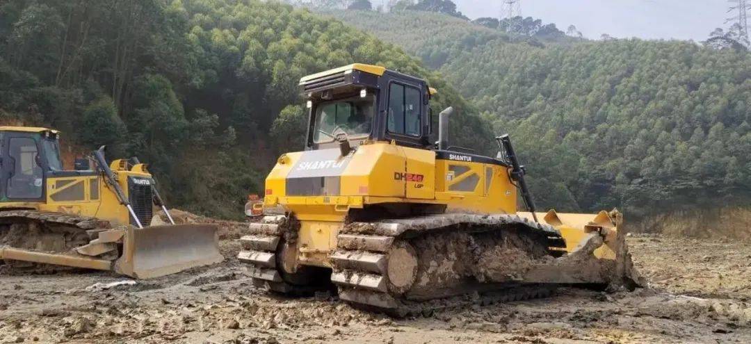 山推推土机省油高效动力足!一路厚道客户行走进广西