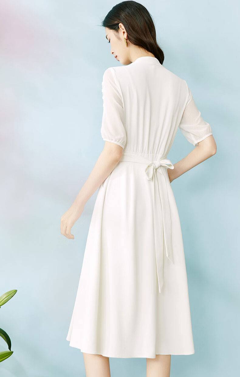 一条好看有型的气质连衣裙,时尚简约的风格下,每个细节都很惊艳