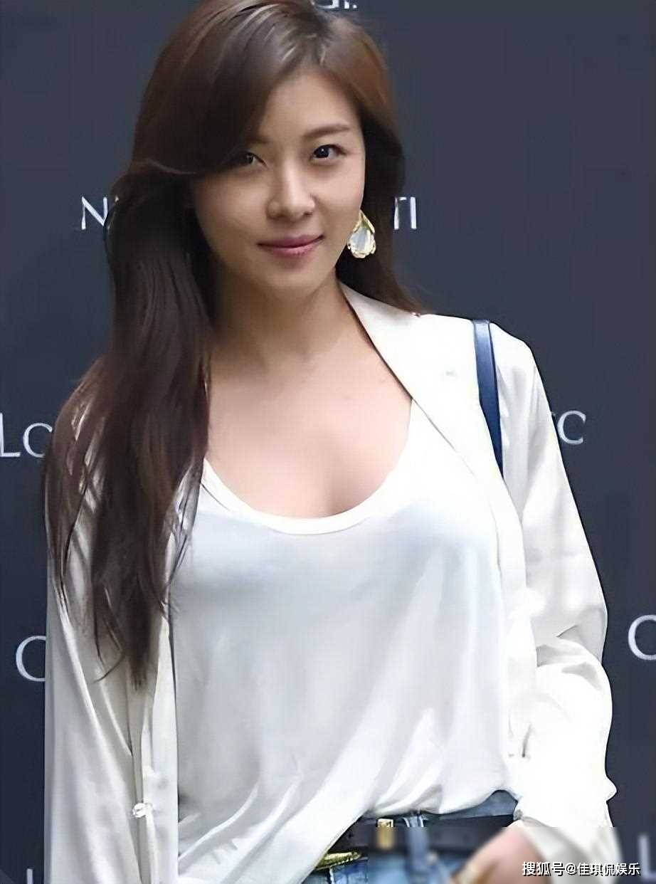 总的来说,《色即是空》是一部娱乐与智慧交融的佳作,它用幽默的方式