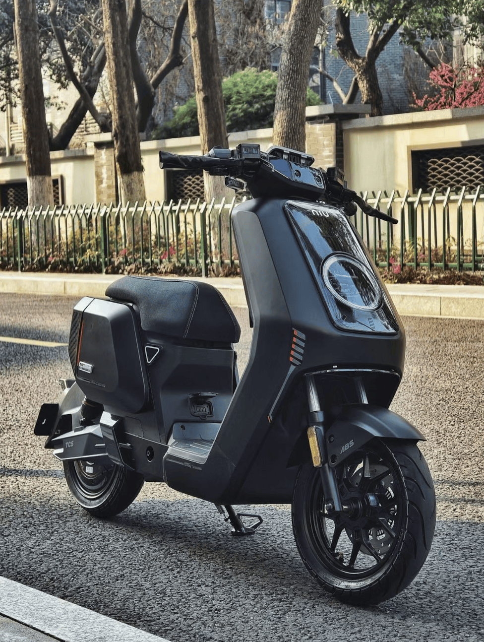 九号电动mz mix对比小牛nxt play版,露营骑行电动车选哪款?