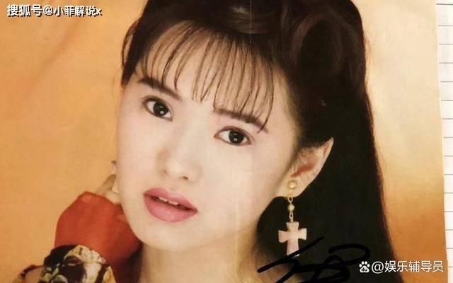 伊能静18岁照片曝光,单眼皮"蒜头鼻",和整容前的秦昊夫妻相