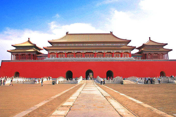 天坛门票:45元八达岭长城是明长城中保存完整的一段,也是人很多的一站