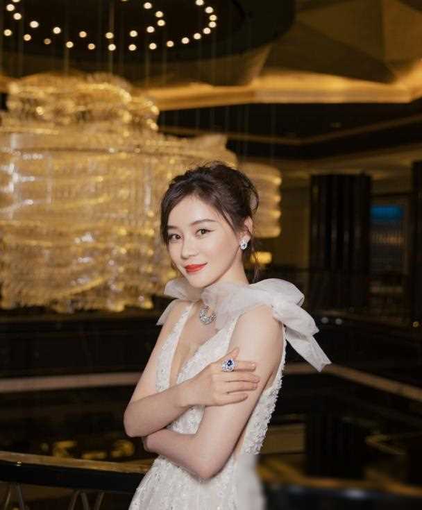 健身照卖弄性感女星遭冷遇,赵丽颖曾为其配戏_袁姗姗_成功_经历