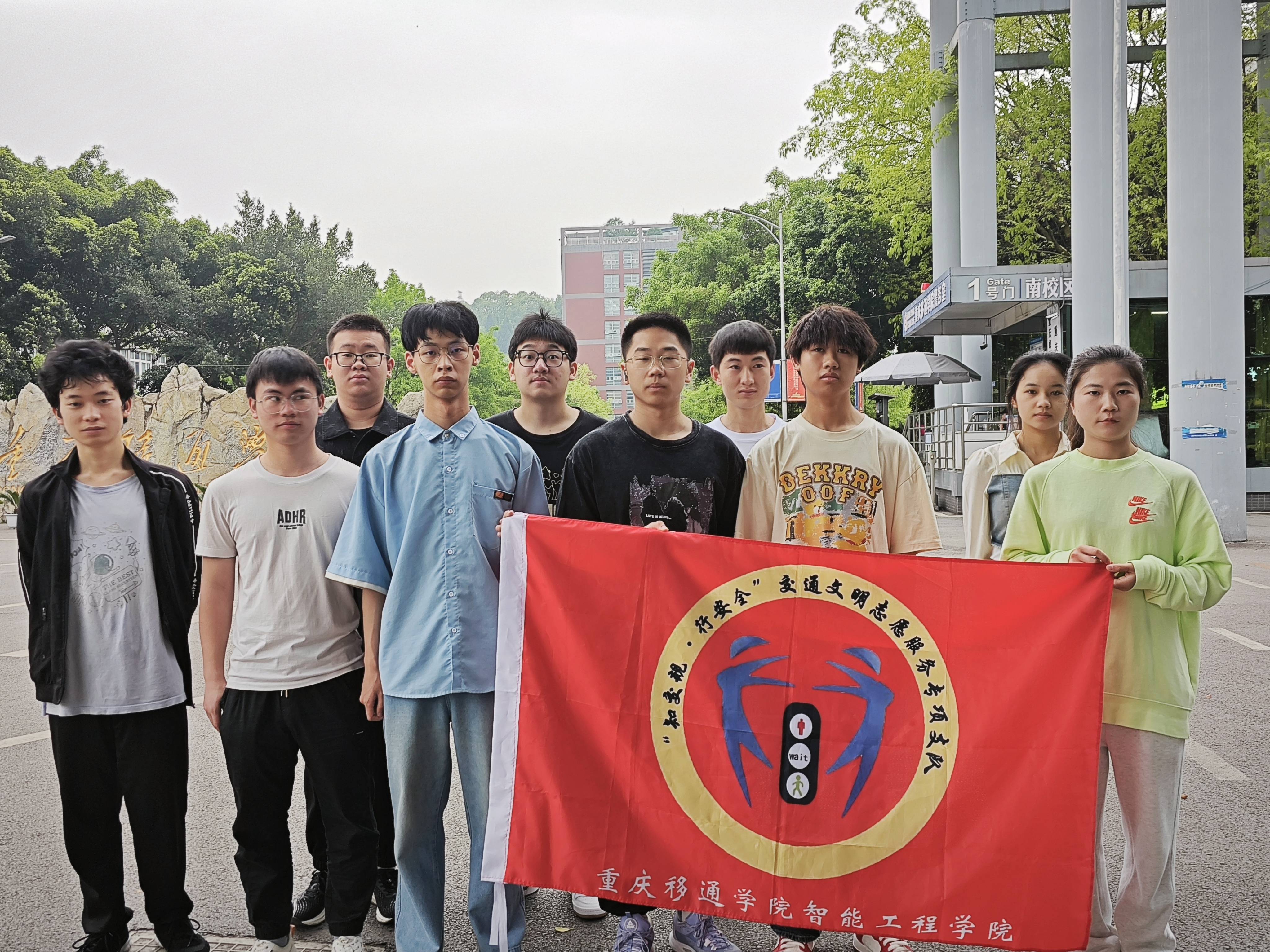 交规行安全成员-徐磊撰图:青年志愿者协会宣传部指导老师:郭超然,陈林