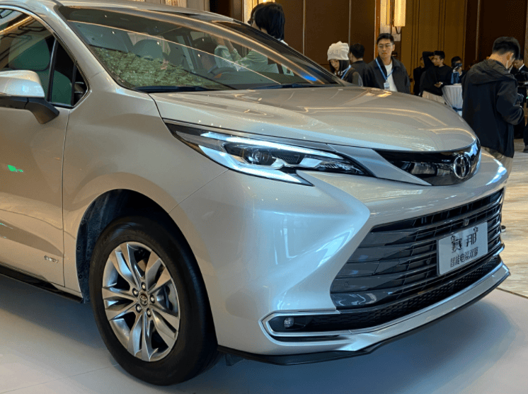 丰田旗舰mpv再进化,为中国带来全球最好的赛那28.48万元起