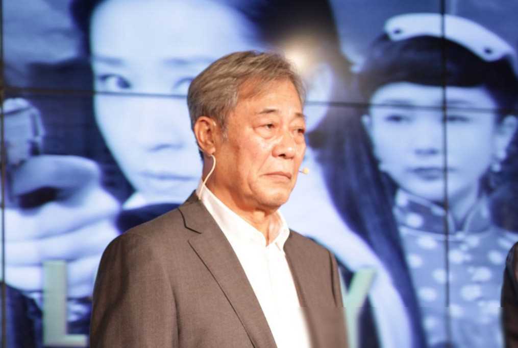 他是最干净男演员,零绯闻,为妻子息影年,晚年翻红_冯恩_季颖_家庭