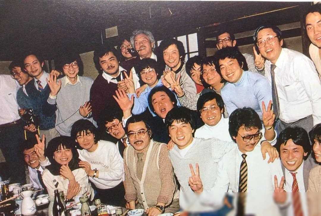 成龙解散成家班,兄弟情深难舍,成龙真的只为捧红自己吗?