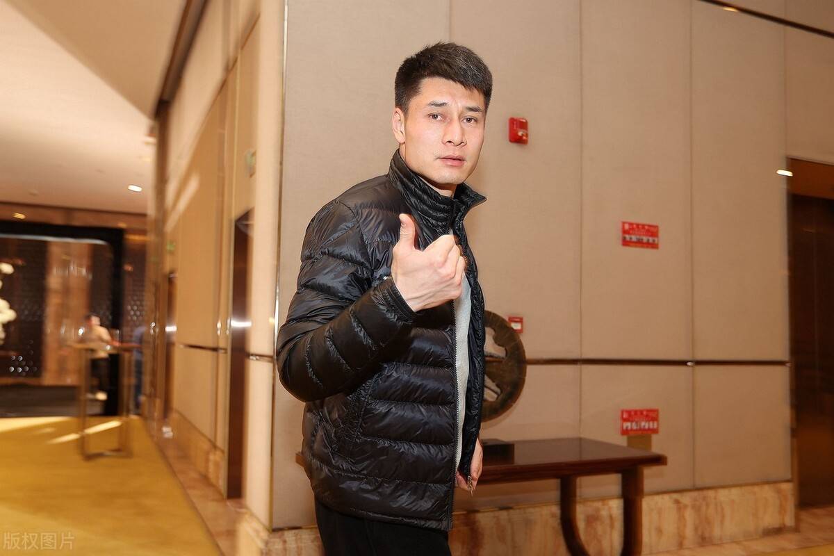 上港或将这个高薪包袱夏窗免费甩给津门虎,曾是当打国脚_杜佳_方镜淇