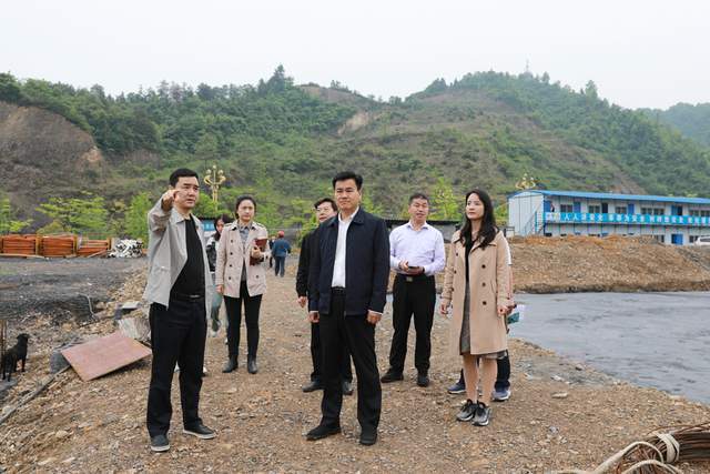 高新区党工委委员,管委会副主任彭小明,管委会二级调研员黎楚定及相关