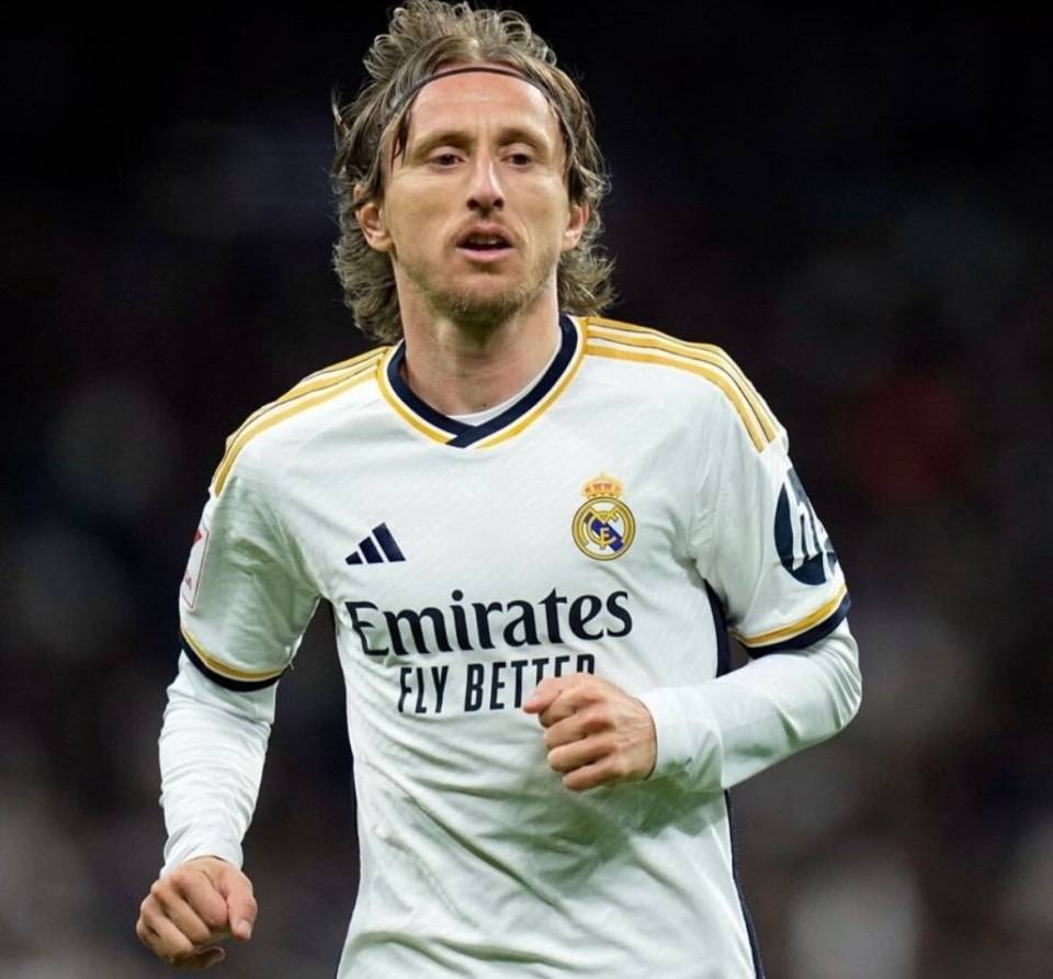 皇马巨星选择留队,老佛爷再给一年合同,c罗都没这待遇_莫德里奇_球星