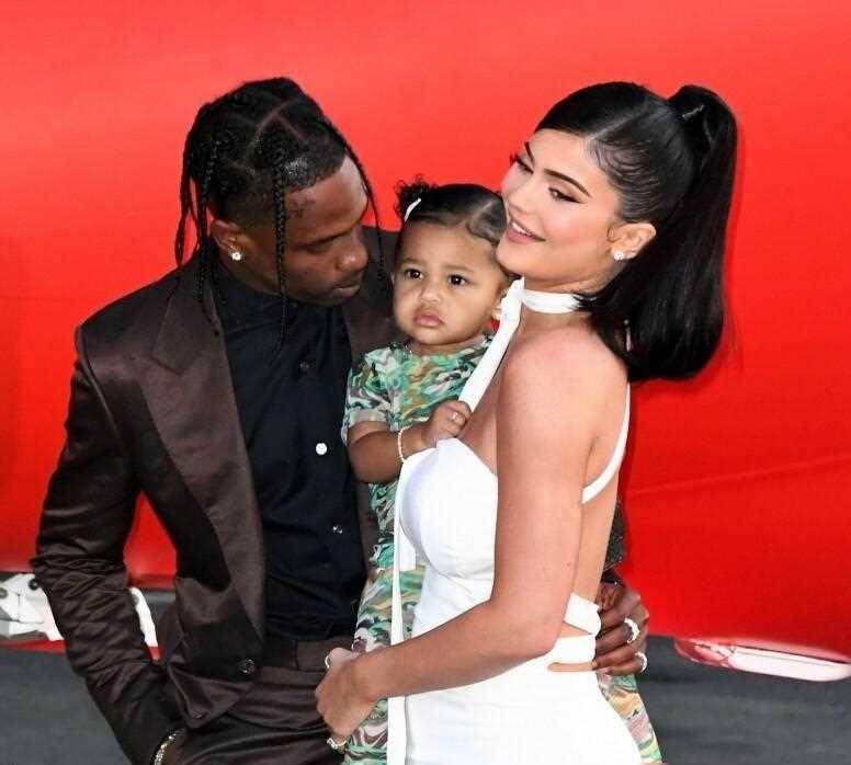 凯莉·詹娜与甜茶分手与怀孕绯闻满天飞!_感情_travis_关系