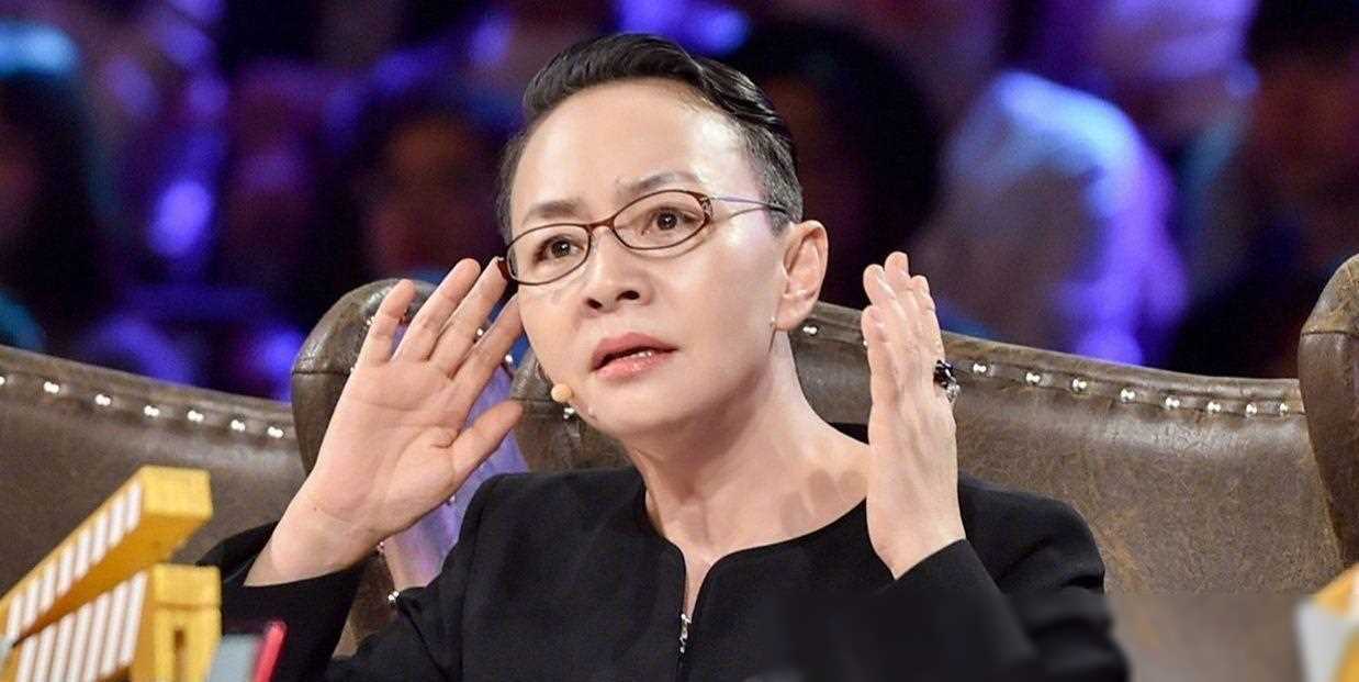 宋丹丹在娱乐圈无人敢惹,靠山曝光:三位贵人照顾