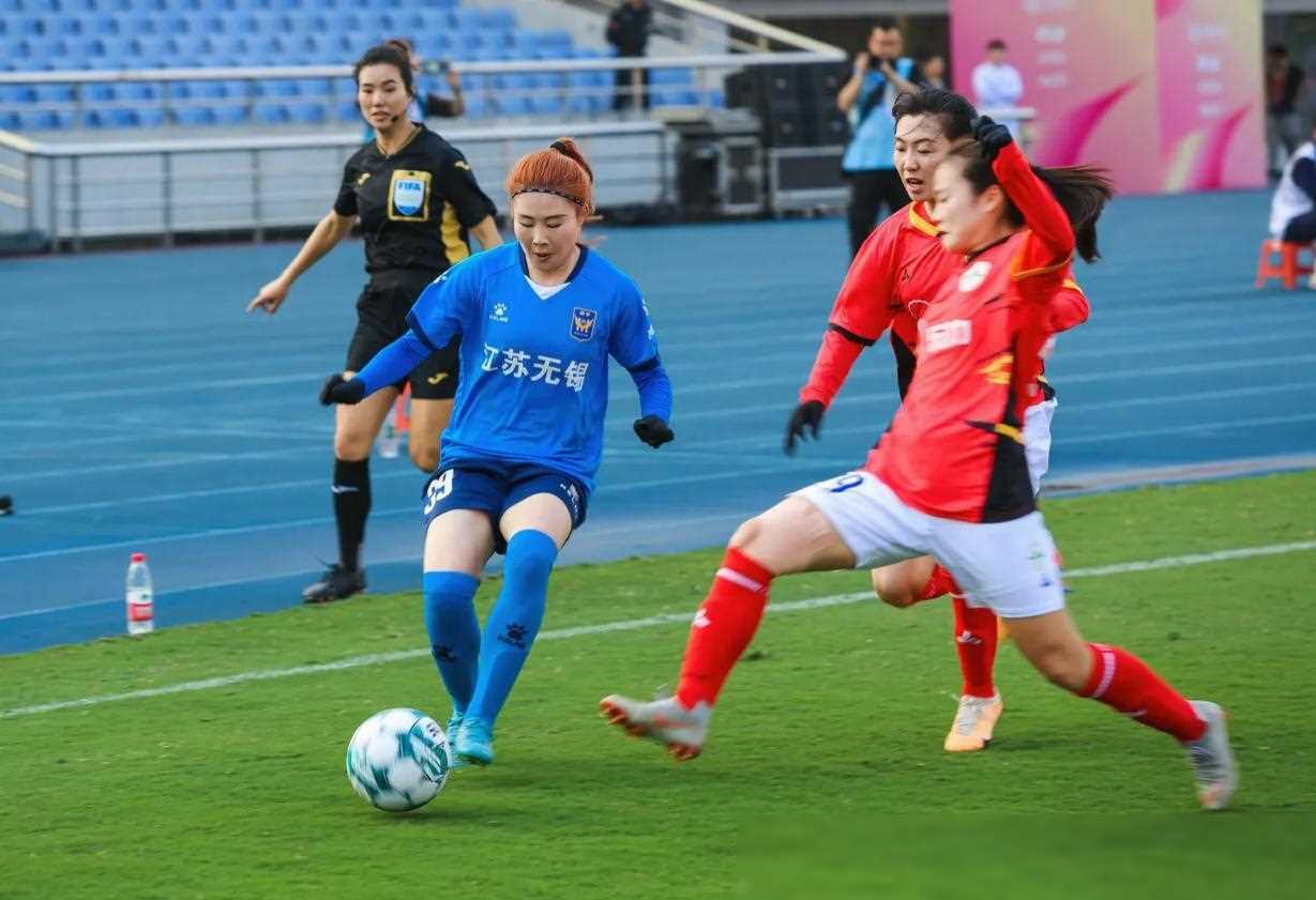 陈婉婷指挥江苏女足三连胜登榜首,上海女足遗憾错失对手