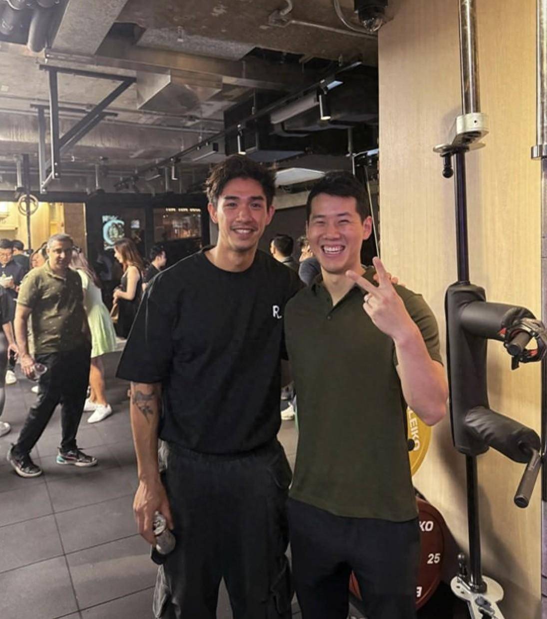 能够举办一场那么有规模的聚会活动实属难得,就连干爹张学友都被请到